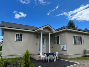 one-storied American house