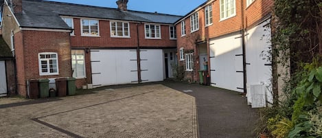 Stables & Courtyard