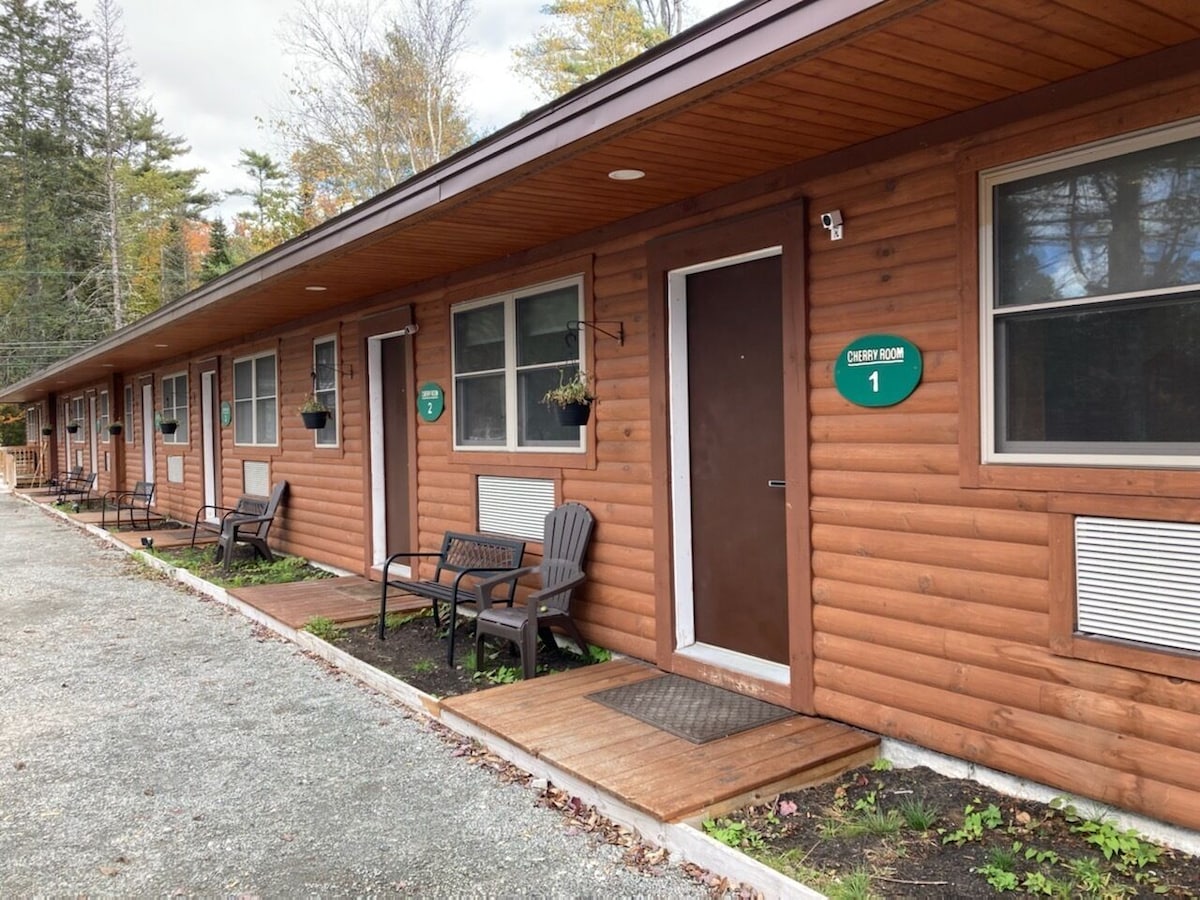 Cherry Lodge King Room, Private in-room kitchenette!