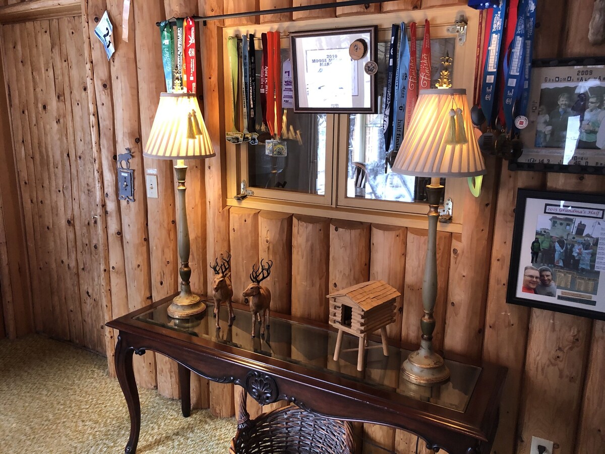 Classic Vintage Log Cabin on Lake Superior