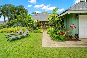 Hawaiian Bungalow ~ A/C~ Near Beaches & Shops