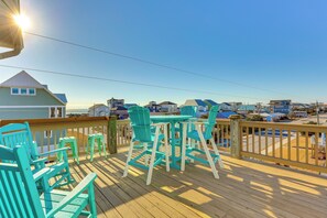 Exterior | Deck | Views