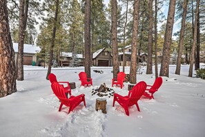 Cabin Exterior | Fire Pit