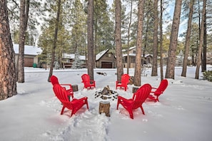 Cabin Exterior | Fire Pit