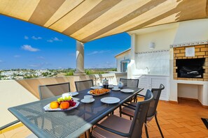 Dining al fresco with shaded area