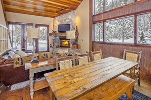 Gather round for dinner | Main Level