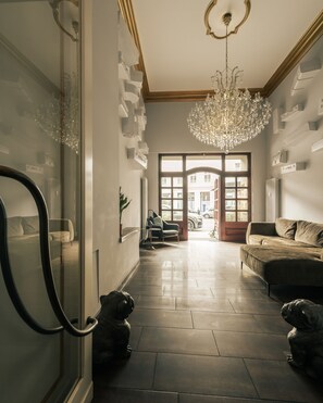 Sala de estar en el lobby