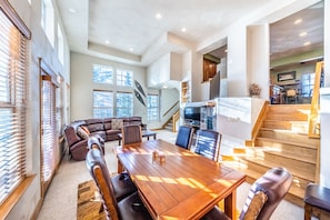 Living Rom - Living room and dining.