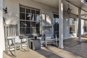 Sitting area at front of house. Two rocking chairs.