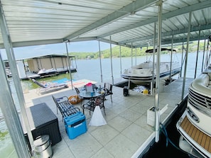 Plenty of room & furniture for your entertaining & meals on the dock!