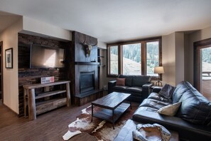 Living Room, Room, Indoors, Couch, Furniture