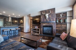 Living Room, Room, Indoors, Couch, Furniture