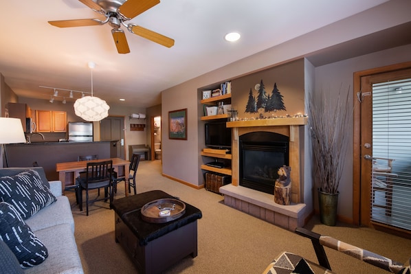 Living Room, Room, Indoors, Ceiling Fan, Flooring