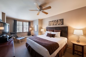 "Ceiling Fan","Indoors","Flooring","Furniture","Home Decor"