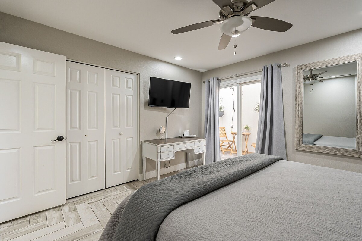 Trendy Desert Oasis Recently Remodeled
