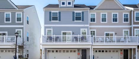 Large New Town Home just steps to the bay and private marina