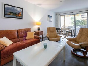 Tabelle, Möbel, Couch, Bilderrahmen, Komfort, Holz, Interior Design, Studio Couch, Wohnzimmer, Fenster