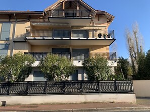 Ciel, Bâtiment, Propriété, Fenêtre, Plante, Maison, Quartier, Design Urbain, Zone Résidentielle, Façade