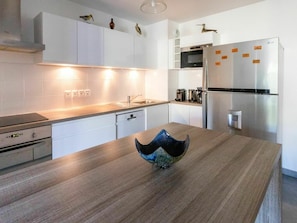 Cabinetry, Countertop, Möbel, Küchengerät, Holz, Gebäude, Küche, Interior Design, Die Architektur, Haushaltsgerät