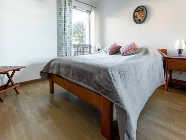 Möbel, Eigentum, Fenster, Komfort, Gebäude, Holz, Rechteck, Bilderrahmen, Interior Design, Tabelle