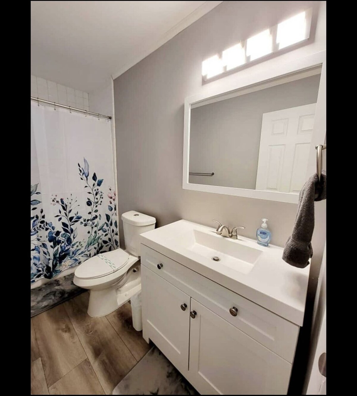 Pleasant 3 BR Home Near ✈︎DTW airport ✈︎*Sleeps 6*
