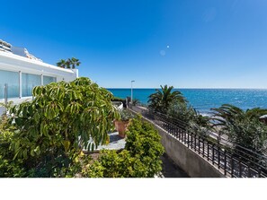 Vue sur la plage ou l’océan