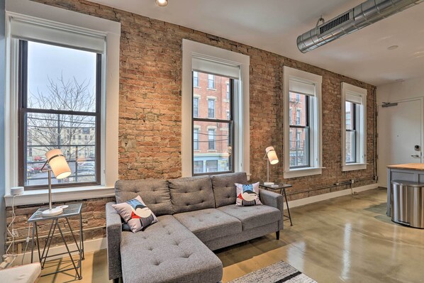 Cincinnati Vacation Rental | Studio | 1BA | 475 Sq Ft | Stairs Required