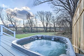 Private Hot Tub and Yard Space