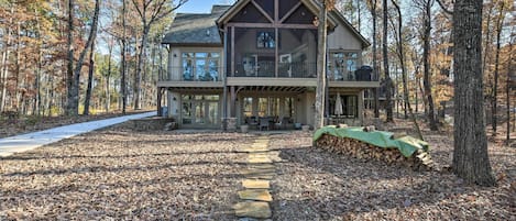 Seneca Vacation Rental | 3BR | 3.5BA | 2,800 Sq Ft | Access Only By Stairs