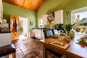 Kitchen / dining area