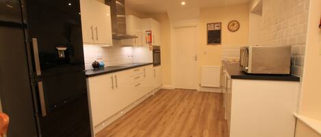 Spacious Modern Kitchen