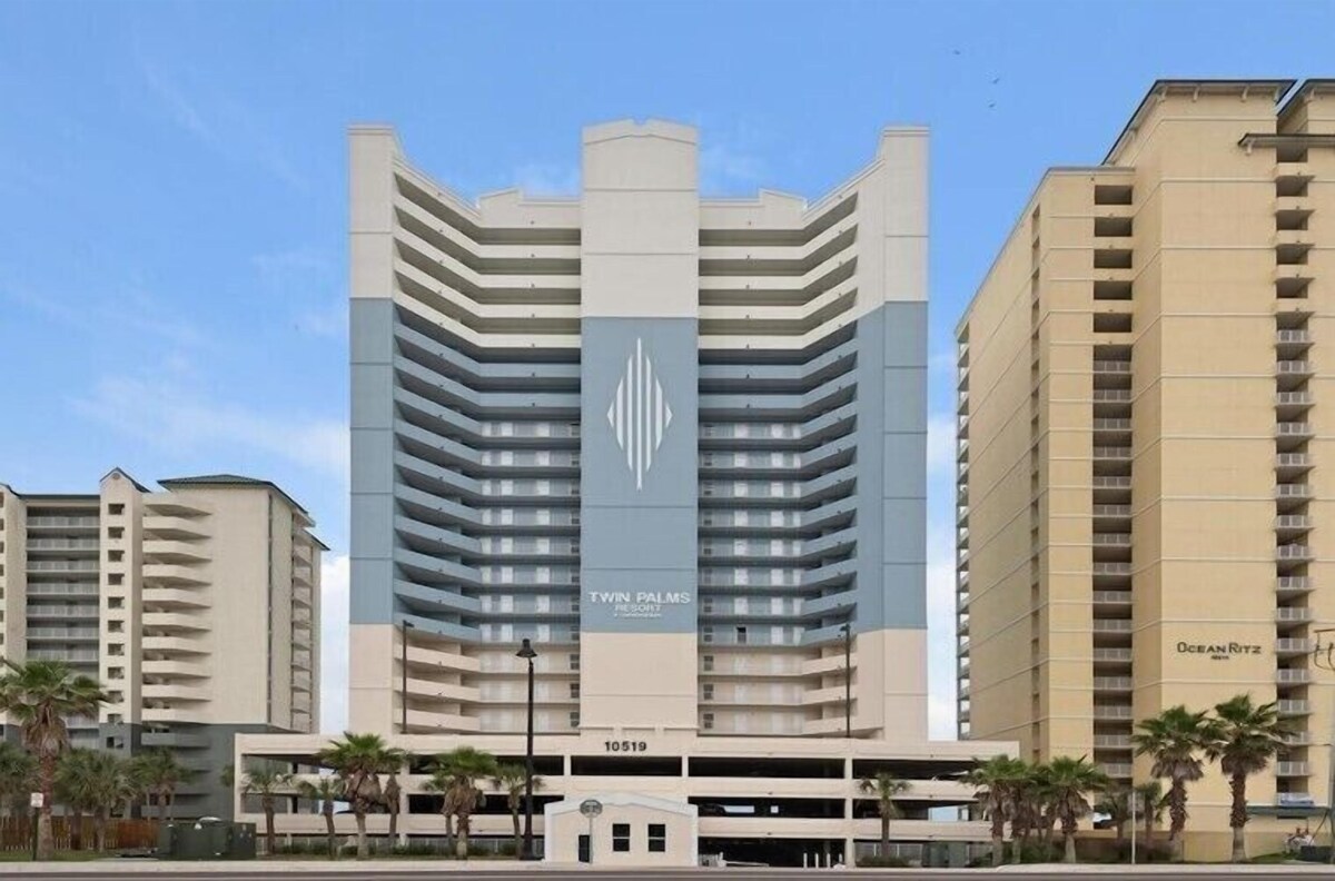 2 Bedroom in Twin Palms Resort – Renovated and ready for you!