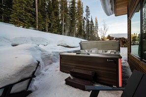 Lodgeside 4A, Hot Tub 1