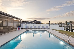 Beautiful large Swimming Pool