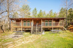 Outsite, Covered Front Porch, Picnic Tables, & Fire Pit
