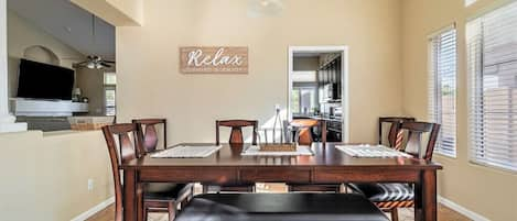 Dining room (TV & kitchen doorway in the background)


