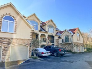 Outside of the condo, you will have plenty of free parking, no permit required!