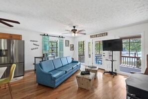 The family room exudes an understanding of tasteful decor. 