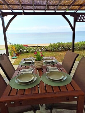 Eliza's Nikiti beach house,dining outside