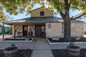 Historic 1840s Pioneer Haus