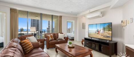 Living room opens onto a balcony with spectacular views 💎