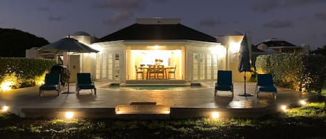 Sea La Vie villa - Island Night Life awaits!