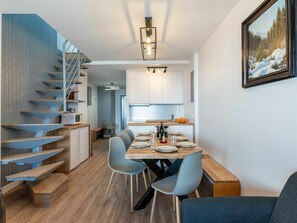 Möbel, Tabelle, Bilderrahmen, Eigentum, Gebäude, Stuhl, Azurblau, Holz, Interior Design, Wohnzimmer
