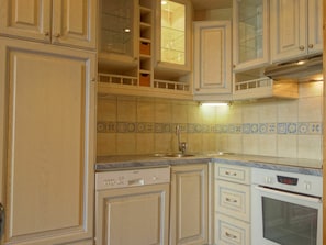 Countertop, Cabinetry, Building, Kitchen Sink, Tap, Property, Furniture, Sink, Kitchen Stove, Kitchen