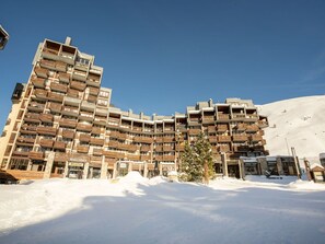 Himmel, Gebäude, Schnee, Urban Design, Eigentumswohnung, Wohngebiet, Tower Block, Fassade, Landschaft, Stadt