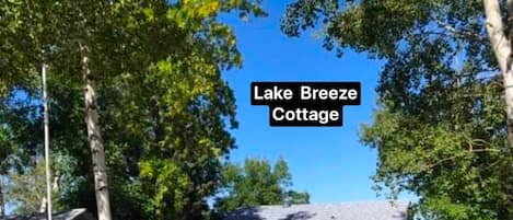Welcome to Lake Breeze Cottage - ample parking in a cozy greenery of nature. 