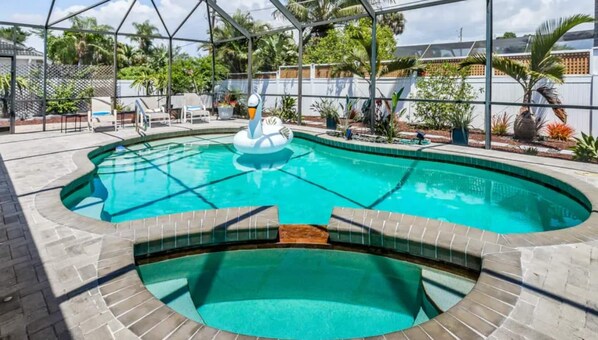 Large pool with In-Ground Spa and Pool Cage.