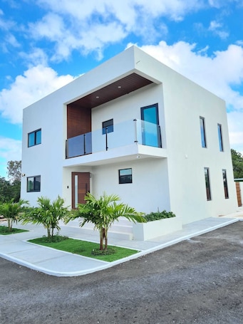Villa Amelia front view.