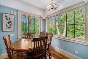 breakfast nook 