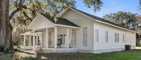 Welcome to Restored 1874 Colonial Bayou Home!